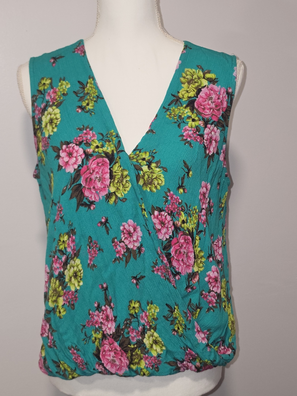 Kut from the Kloth Teal Floral Faux-Wrap Sleeveless V-Neck Blouse Size Medium